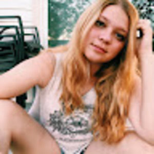 Meet your Posher, Caitlin